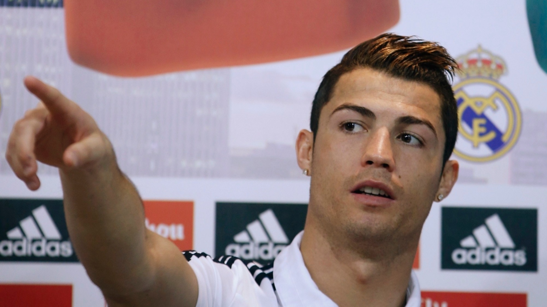 Cristiano Ronaldo New Hairstyles 2014