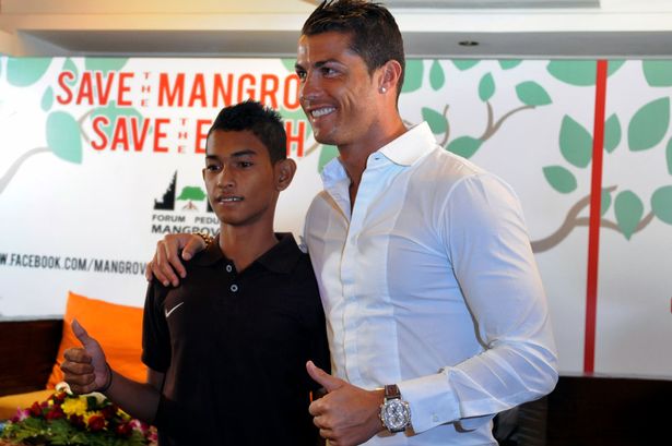 An eight-year-old Tsunami survivor brought Ronaldo to Indonesia